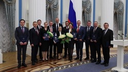 Мэру Южно-Сахалинска вручили медаль ордена «За заслуги перед Отечеством»