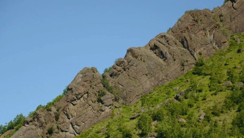 «Бошняковская Нефертити»: женское лицо увидели в очертаниях сопки на Сахалине 