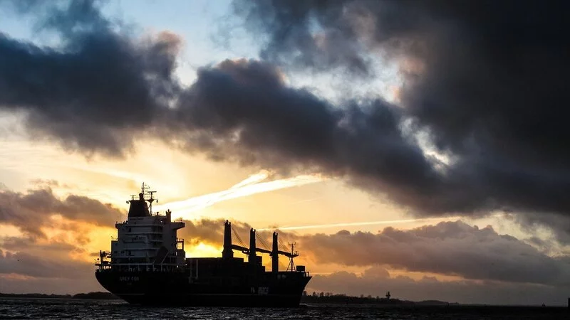 Сахалинская компания нелегально загружала и разгружала нефть в морпорту