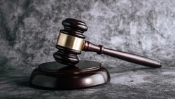 Мужчину осудят за кражу сотового телефона у приятеля в Южно-Сахалинске