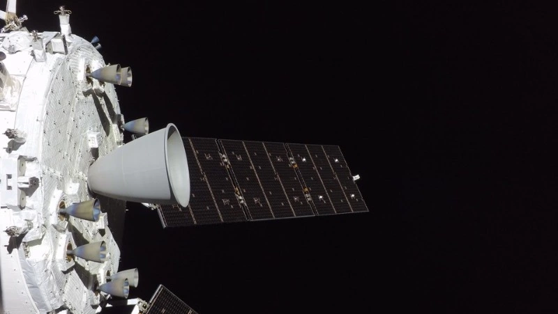 «Орион» вернулся с лунной миссии: экипаж «Артемиды-2» успешно приводнился в Тихом океане