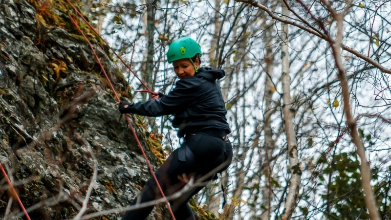 Участники скального фестиваля в Южно-Сахалинске преодолели несколько переправ и сыграли в гигантскую дженгу