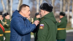  Губернатор Сахалинской области наградил участников СВО государственными наградами РФ