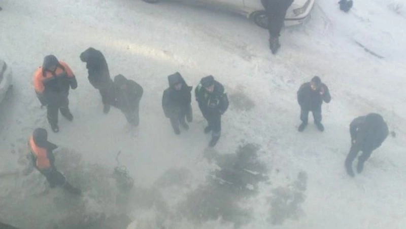 Следком начал проверку по факту обожженной из-за прорыва трубы жительницы Холмска