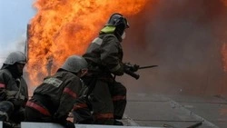 В Холмске потушили бесхозное строение на площади 20 квадратных метров