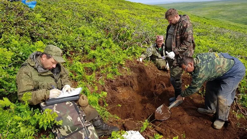 Сахалинские поисковики обнаружили останки еще двоих защитников Отечества