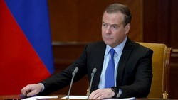 Медведев «перевел на русский язык» слова японского премьера о российской нефти 