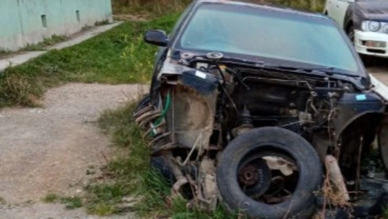 Автохлам посреди двора мешает жить людям в селе Дачном
