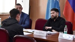 Глава Углегорска встретился с приехавшим в отпуск участником СВО