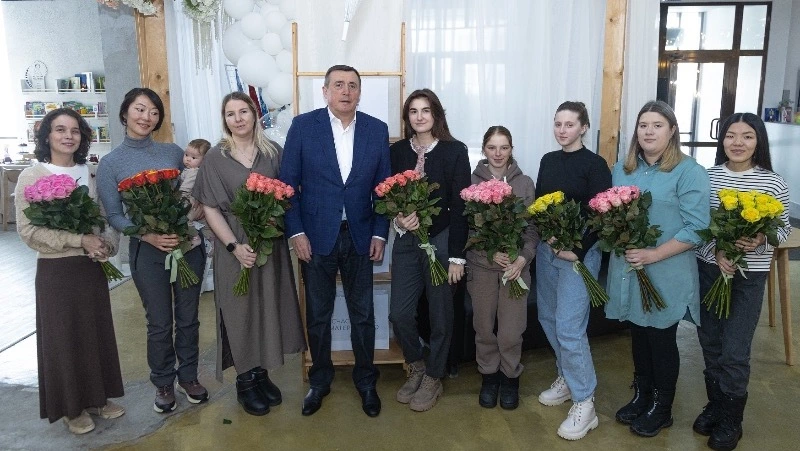 Валерий Лимаренко обсудил будущее движения «Счастливое материнство» с его участницами