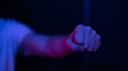 Житель Северо-Курильска может провести до 3 лет в колонии за избиение знакомого 