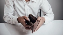 На Сахалине экс-директор компании пытался долги от бизнеса жены переложить на своего учредителя