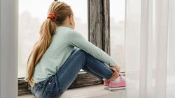 Школьница выпала из окна своего дома в Макарове