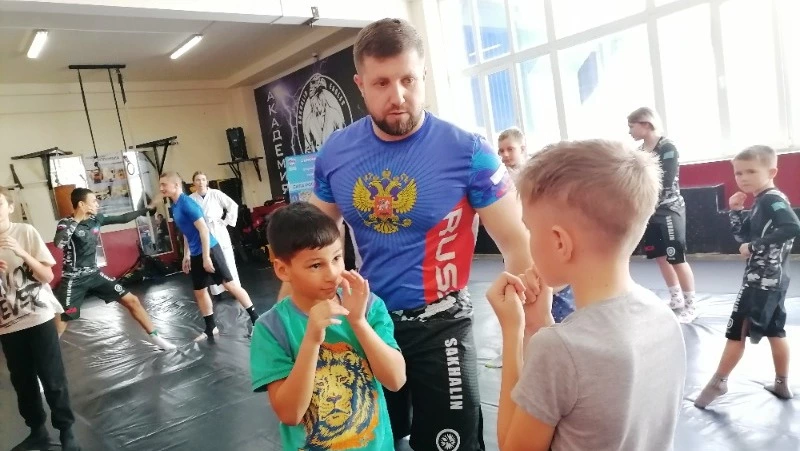 Дети участников СВО прошли открытую тренировку по смешанным единоборствам ММА