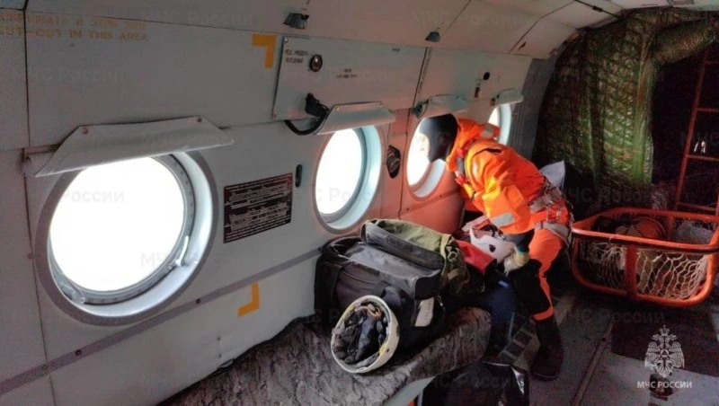 Спасатели продолжили поиски пропавших с затонувшего судна в заливе Анива