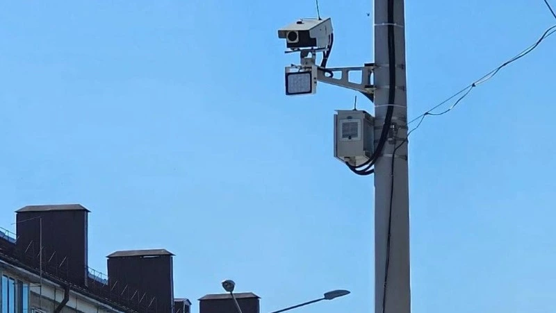 Дорожная камера обеспечит безопасность учеников школы № 1 в Корсакове