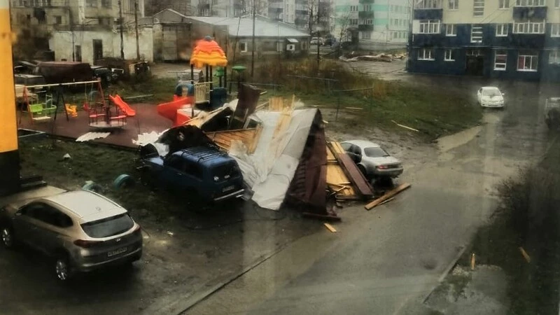 Мощный циклон на севере Сахалина: сорваны крыши, повалены деревья и ЛЭП