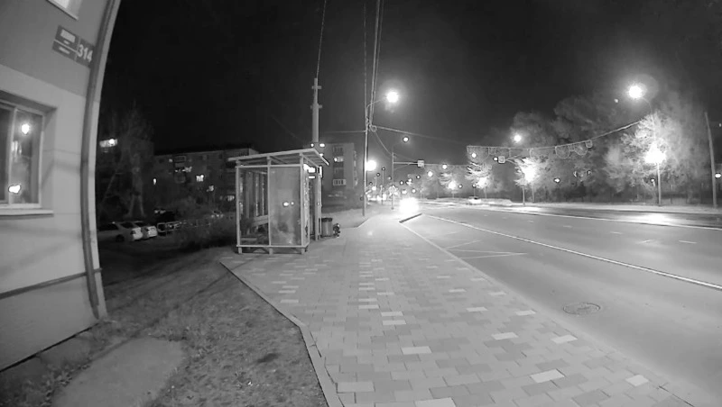 Полицейские нашли сахалинца, который расстрелял стекло на остановке 