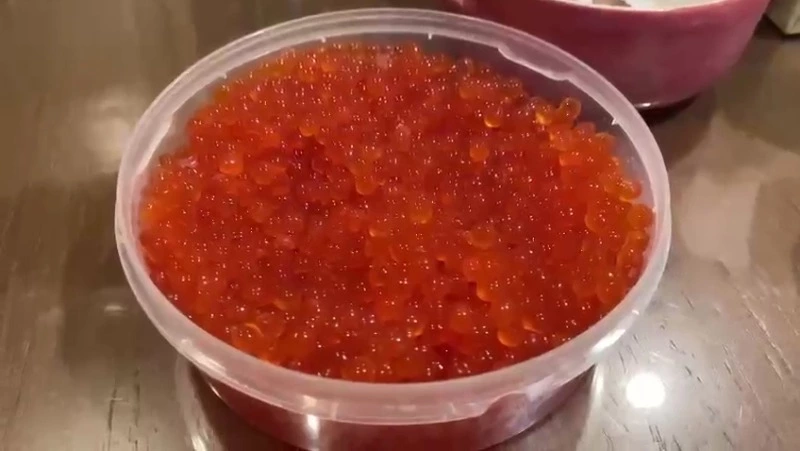 Жители Южно-Сахалинска сделали обзор странной икры с «Алиэкспресса»