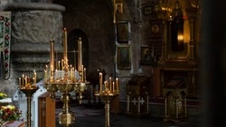 Церковный праздник 13 февраля 2026: традиции, строгие запреты и народные приметы дня