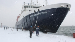 Теплоход «Игорь Фархутдинов» пережидает шторм у японского острова Хоккайдо
