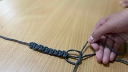 Сахалинские спортсмены изготовили браслеты-обереги для военнослужащих СВО