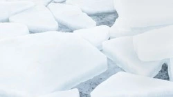Рыбаков предупредили об опасности выхода на лед у юго-восточного побережья Сахалина
