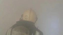 В Охе потушили пожар в расселенной пятиэтажке