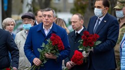 Губернатор и депутаты Сахалинской Думы почтили память жертв нефтегорской трагедии
