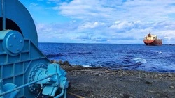 Судно An Yang 2 продолжают снимать с мели в Невельском районе