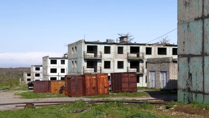 На Сахалине начали сносить ветхие здания бывших военных городков