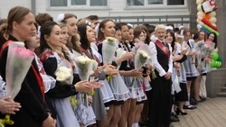 Губернатор поздравил сахалинских школьников с окончанием учебного года