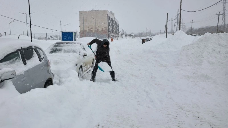 Мэр Южно-Сахалинска проверил работу коммунальных служб по ликвидации последствий циклона