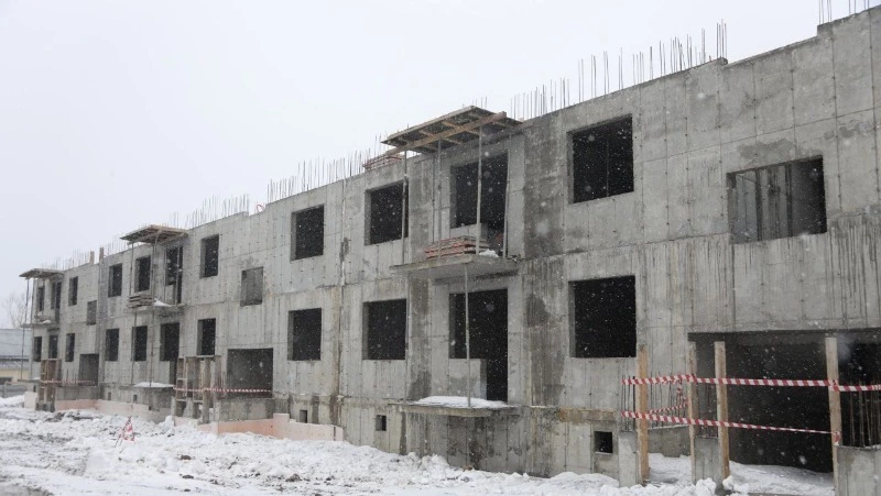 Губернатор остался недоволен задержкой постройки дома в Александровске-Сахалинском