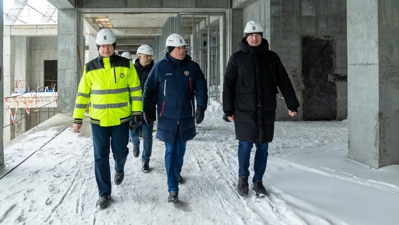 Валерий Лимаренко проверил темпы строительства кампуса «СахалинТех» 