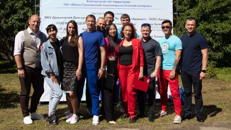 Жители Южно-Сахалинска обустроили сквер возле психоневрологического интерната