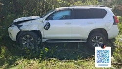 В Поронайском районе внедорожник съехал в кювет и опрокинулся