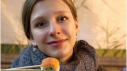 Лиза Арзамасова нашла в Южно-Сахалинске идеальное место, чтобы съесть суши