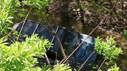 Внедорожник утонул в реке: брошенный автомобиль случайно нашли сахалинцы