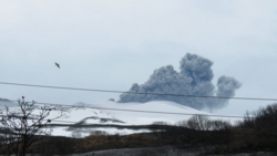 Вулкан на Курилах выпустил пепел на три километра вверх
