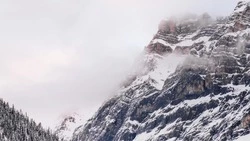 Лавинную опасность объявили в четырех районах Сахалина