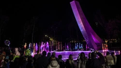 Главный фонтан Сахалина покажет кино