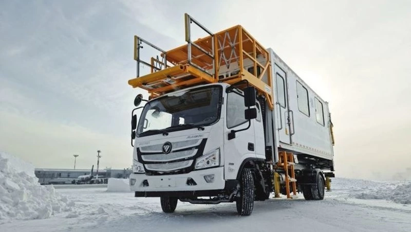 Новый амбулифт для особенных пассажиров появился в аэропорту Южно-Сахалинска 