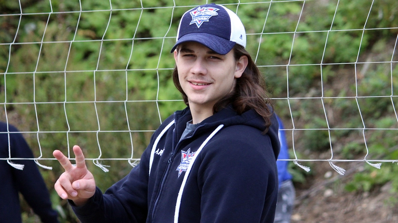 Секреты хоккейного мастерства раскрыли пятиклассникам «Сахалинские акулы»