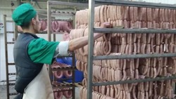 Мясной комбинат на юге Сахалина предлагает 120 видов колбас и ветчину к завтраку