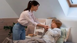 Больше 40 семей взяли под опеку одиноких пенсионеров и инвалидов на Сахалине