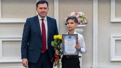 Талантливых детей наградили премией и разовой выплатой в Южно-Сахалинске