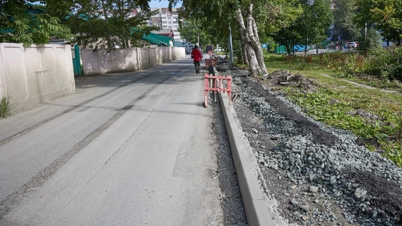 На улице Красной в Южно-Сахалинске появится тротуар   