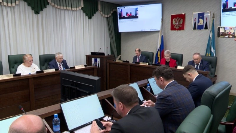 Депутаты областной думы приняли в первом чтении проект бюджета на ближайшие три года - Центр внимания 11.12.25