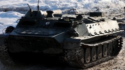 Солдаты ВВО на Сахалине осваивают вождение МТ-ЛБ 